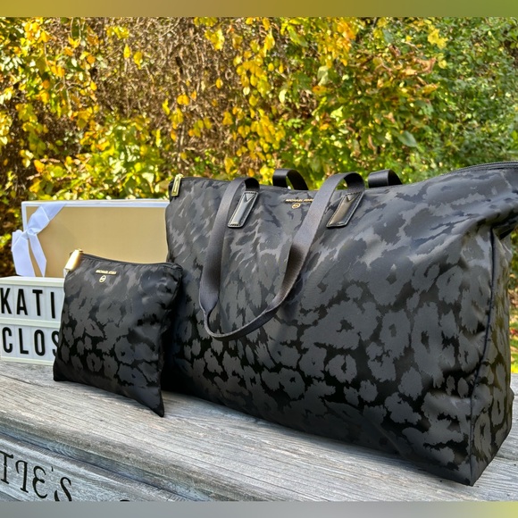 NWT ANIMAL PRINT MICHAEL KORS BIG BOY OVERNIGHT SET! - Picture 5 of 15